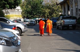 Monks at Wat Chedi Luang