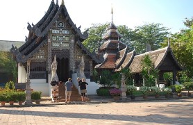 Small temple on grounds of Wat Chedi Luang