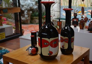 Vases in Eduardo Vegas's workshop