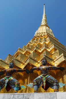 Holding up and protecting a stupa