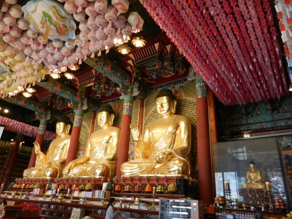 Big and little Buddhas at Jogyesa temple
