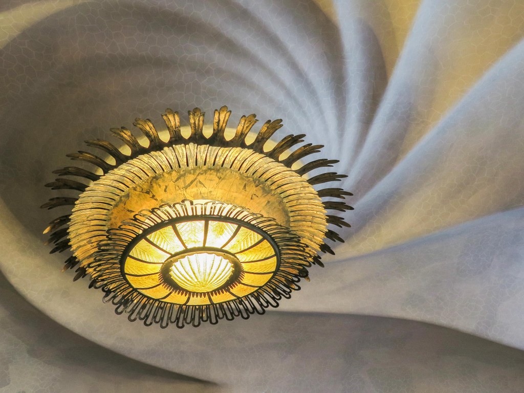 Ceiling fixture
