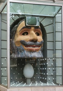 Installation outside the Dali Musseum